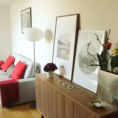 The River's Whisper Appartement